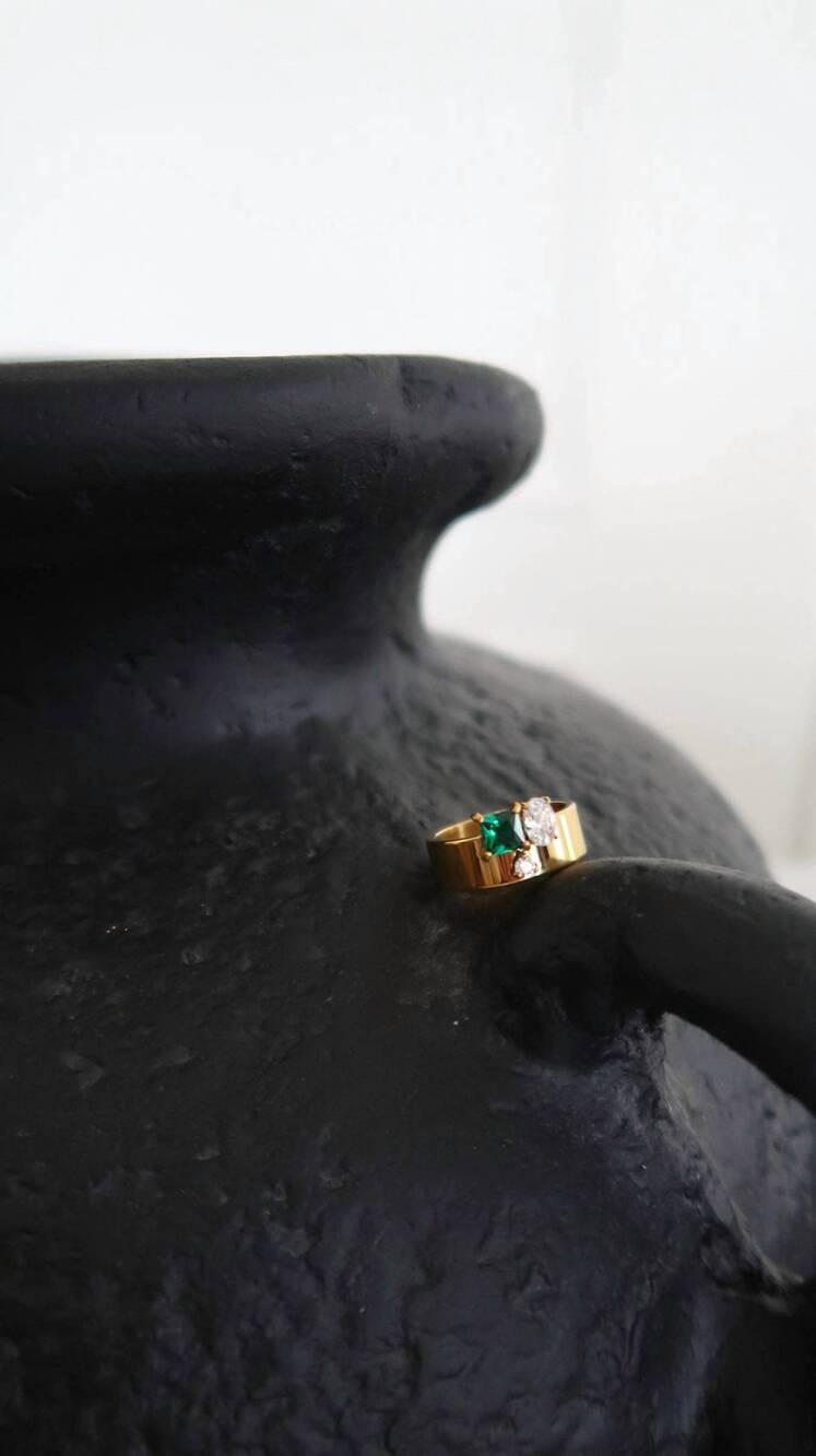 NEW CHANSUTTPEARLS women's the emerald statement ring in gold